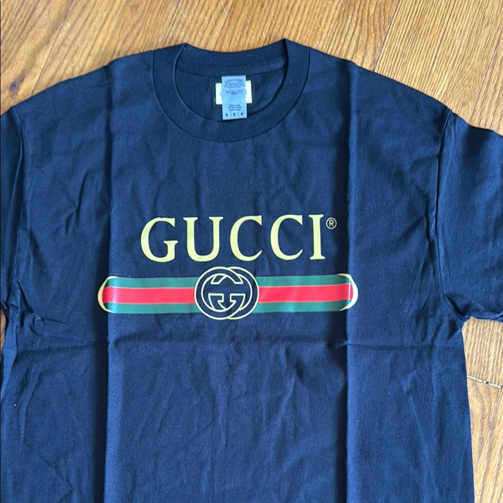 Men’s designer logo tee NWT